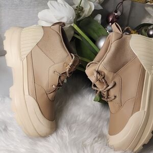 Ugg Neumel X Women boots mustard/sand size10 new